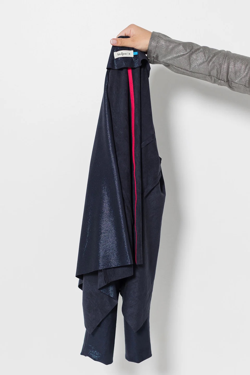 Ateljee Lifestyle Navy Gilet Jacket - Image 4